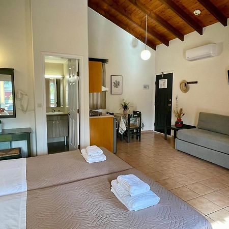 Theos Holidays Apartments Kato Daratso Luaran gambar